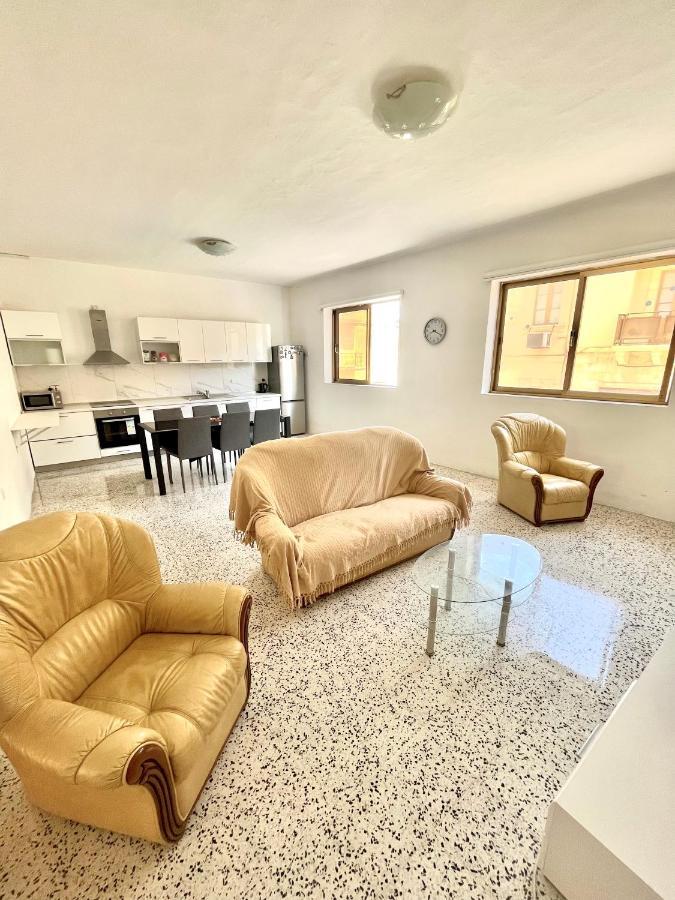 Camag Apartment - Very Close To Airport Birżebbuġa المظهر الخارجي الصورة
